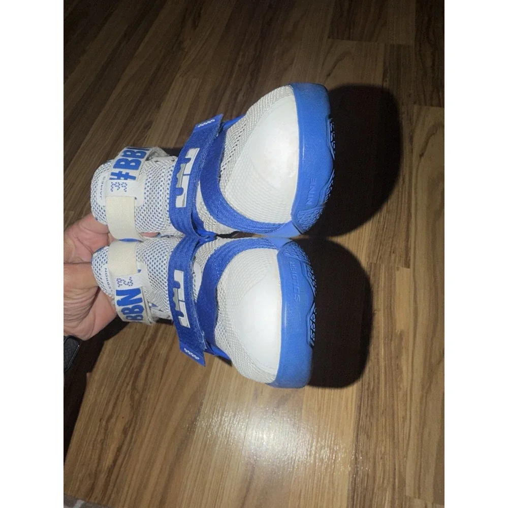 Nike LeBron Soldier 9 Premium Kentucky Youth 4Y Kids Sneakers Tennis Shoes 2015